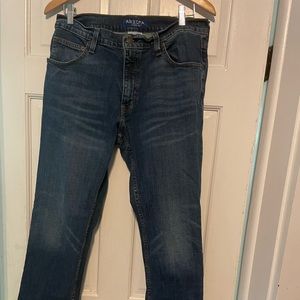 Arizona. 32x32, athletic fit blue jeans